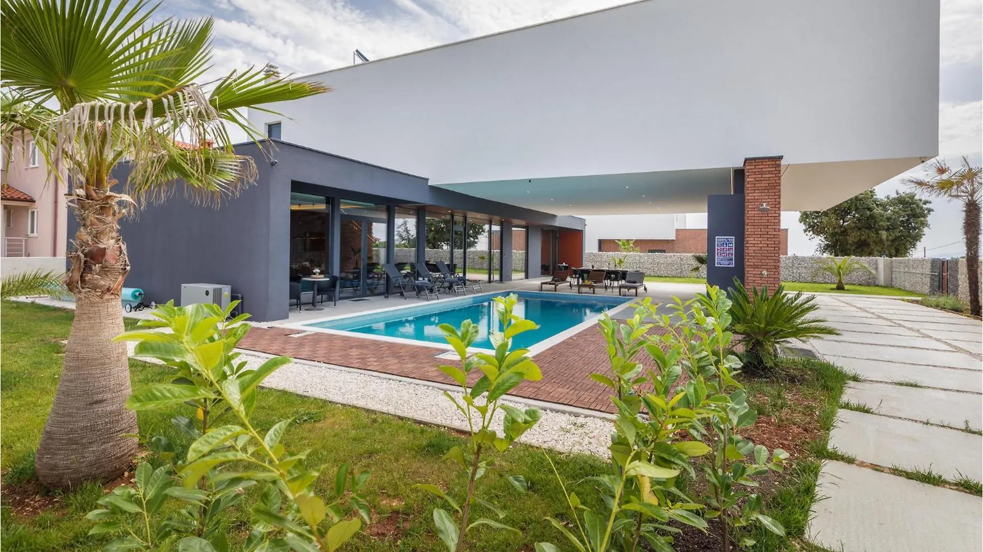 Stunning Home In Liznjan With Wifi