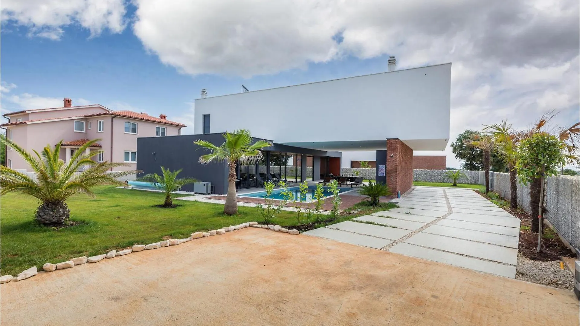 Stunning Home In Liznjan With Wifi Holiday home