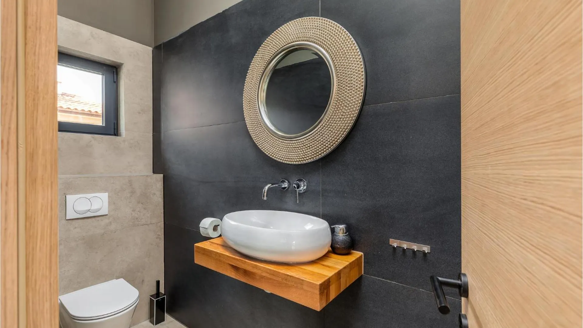Stunning Home In Liznjan With Wifi 0*,