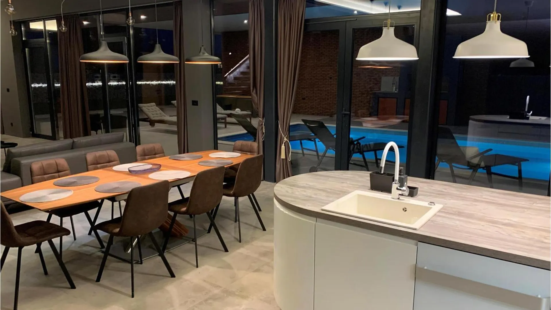 Stunning Home In Liznjan With Wifi